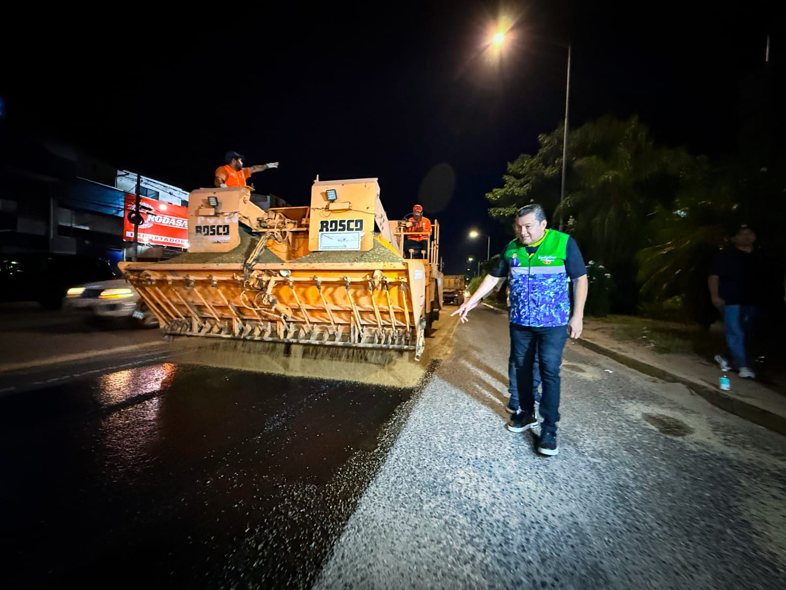 Alcalde Jhonny Fernández inspecciona reparación de pavimento en la Doble Vía a La Guardia